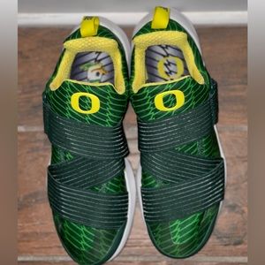 Yellow green and white Oregon Ducks Nike sneakers Slip on with straps No strings